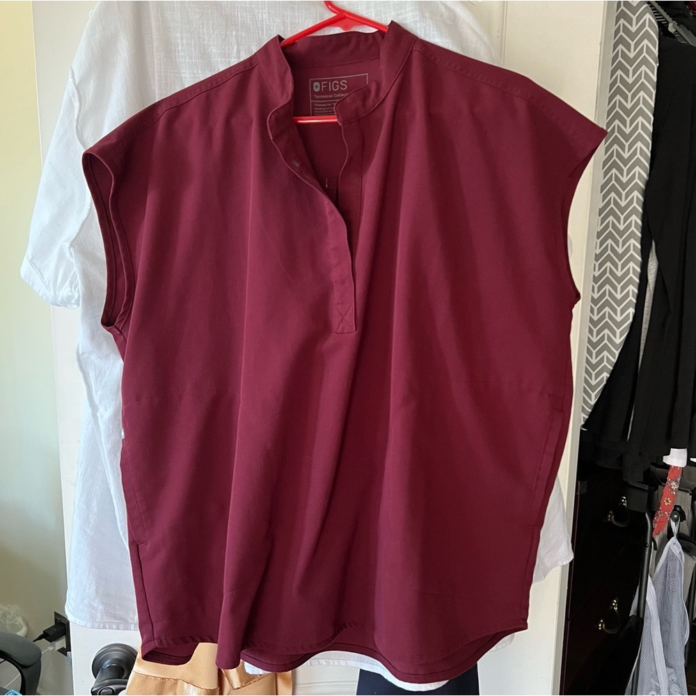 FIGS scrub top RAFAELA in BURGUNDY